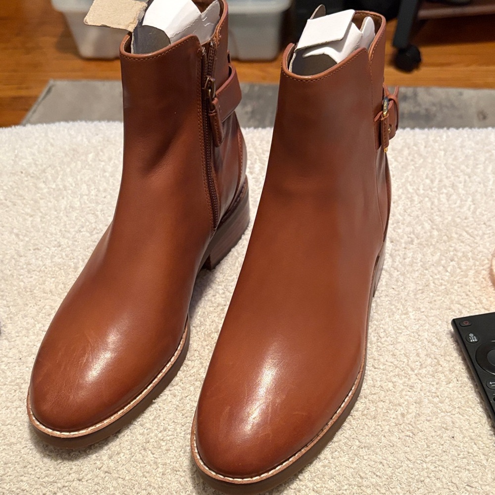 Hampshire Buckle Bootie Waterproof. Size women’s 8